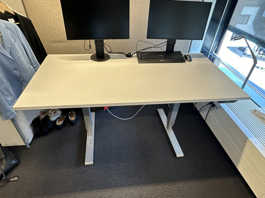 Kvalitetssikret | Hev/senk skrivebord 160x80 cm i hvitt med grå ben