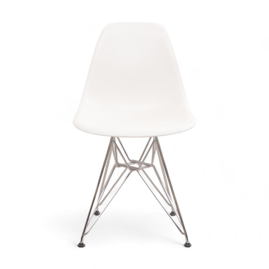 Kvalitetssikret | Vitra Eames Plastic Side Chair, hvit