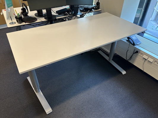 Helt nytt | Linak hev/senk skrivebord, 160x80 cm i hvitt med grå ben