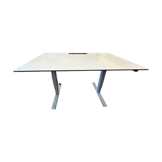 Kvalitetssikret | Linak hev/senk skrivebord, 160x90 cm i hvitt med sort kant og grå ben