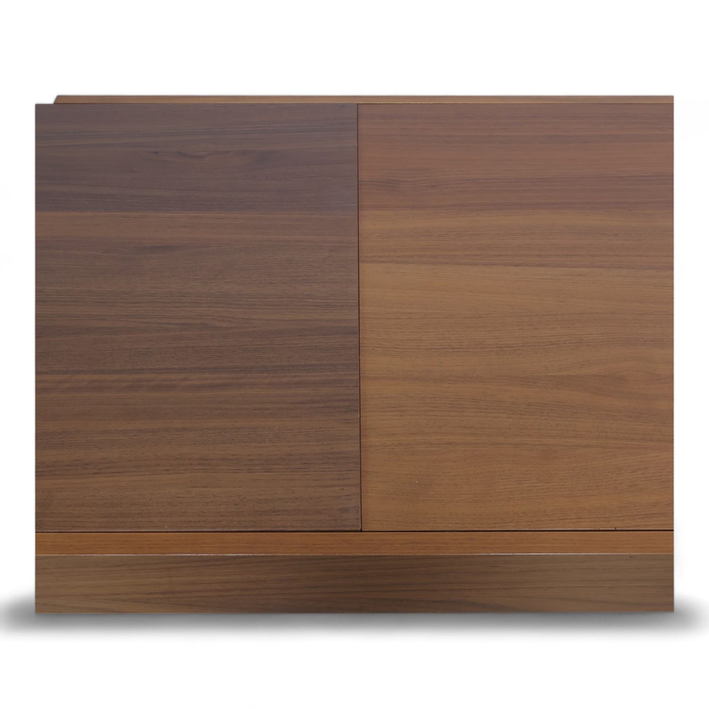 Brunt spisebord i tre med ileggsplate