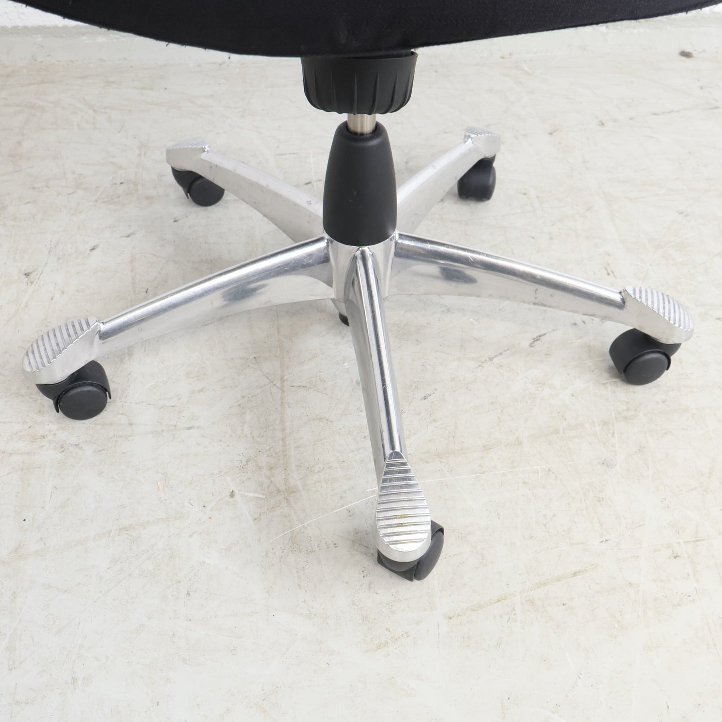 Nyrenset | Håg H09 kontorstol med armlener og hjul