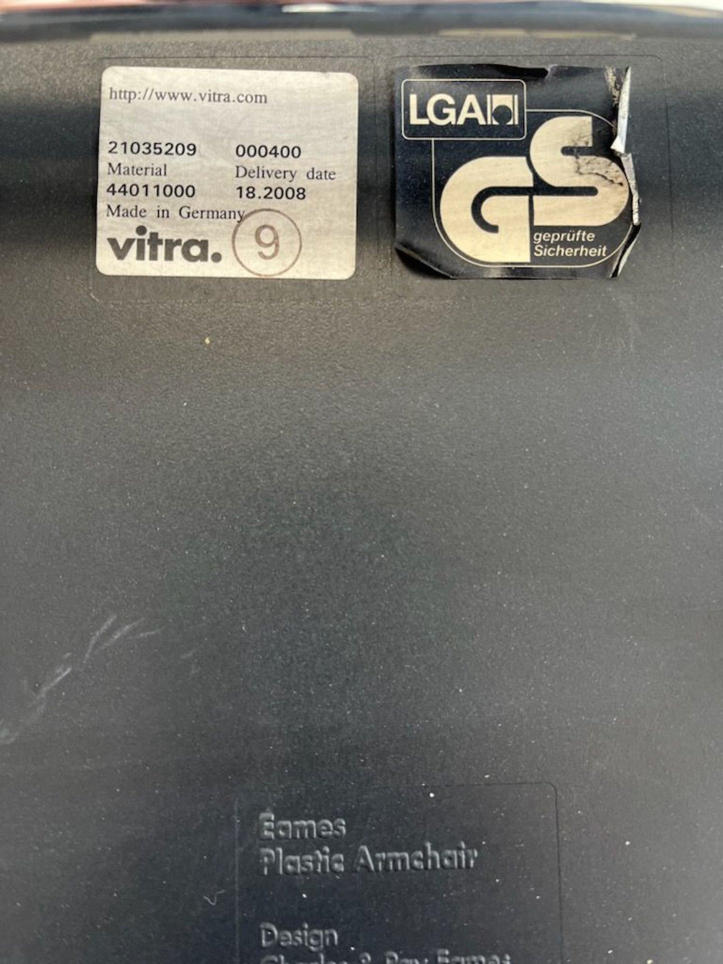 Sort Eames Plastic Armchair RE DAX