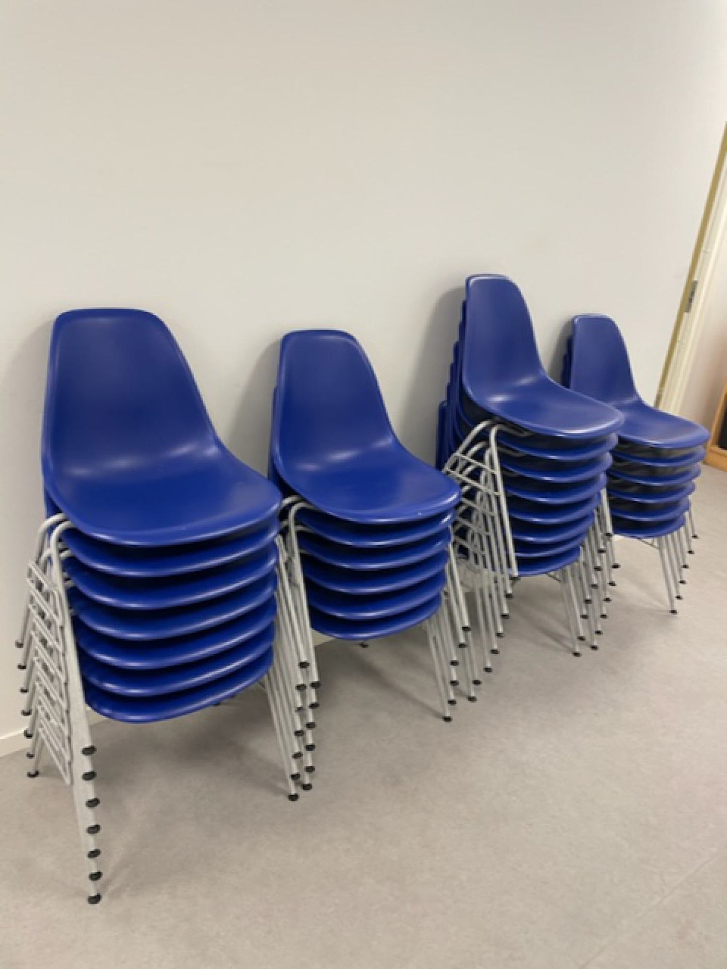 Vitra Eames DSS møtestol