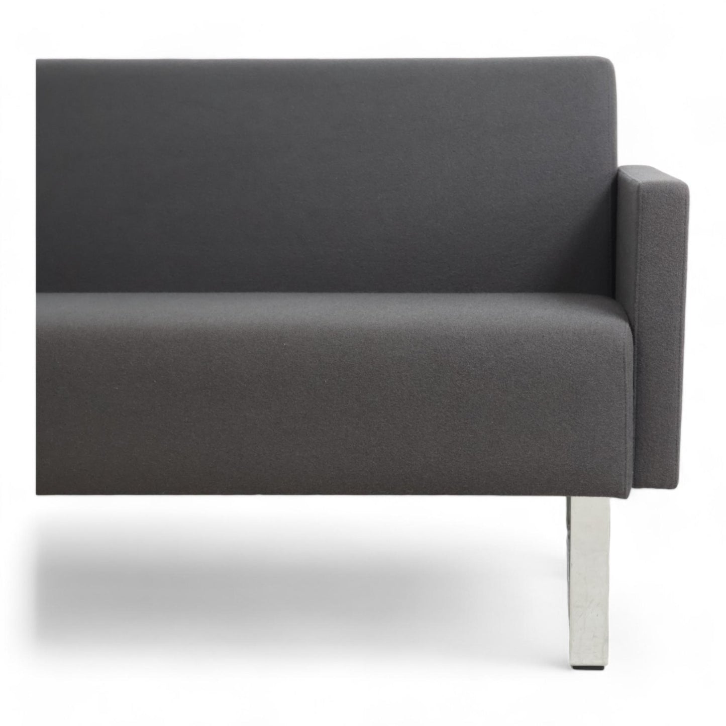 Nyrenset | Materia sofa i mørk grå ull