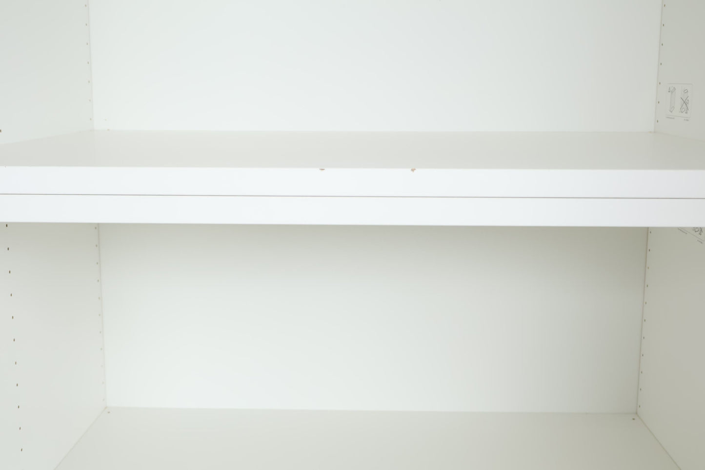 IKEA platsa skap med gullhåndtak