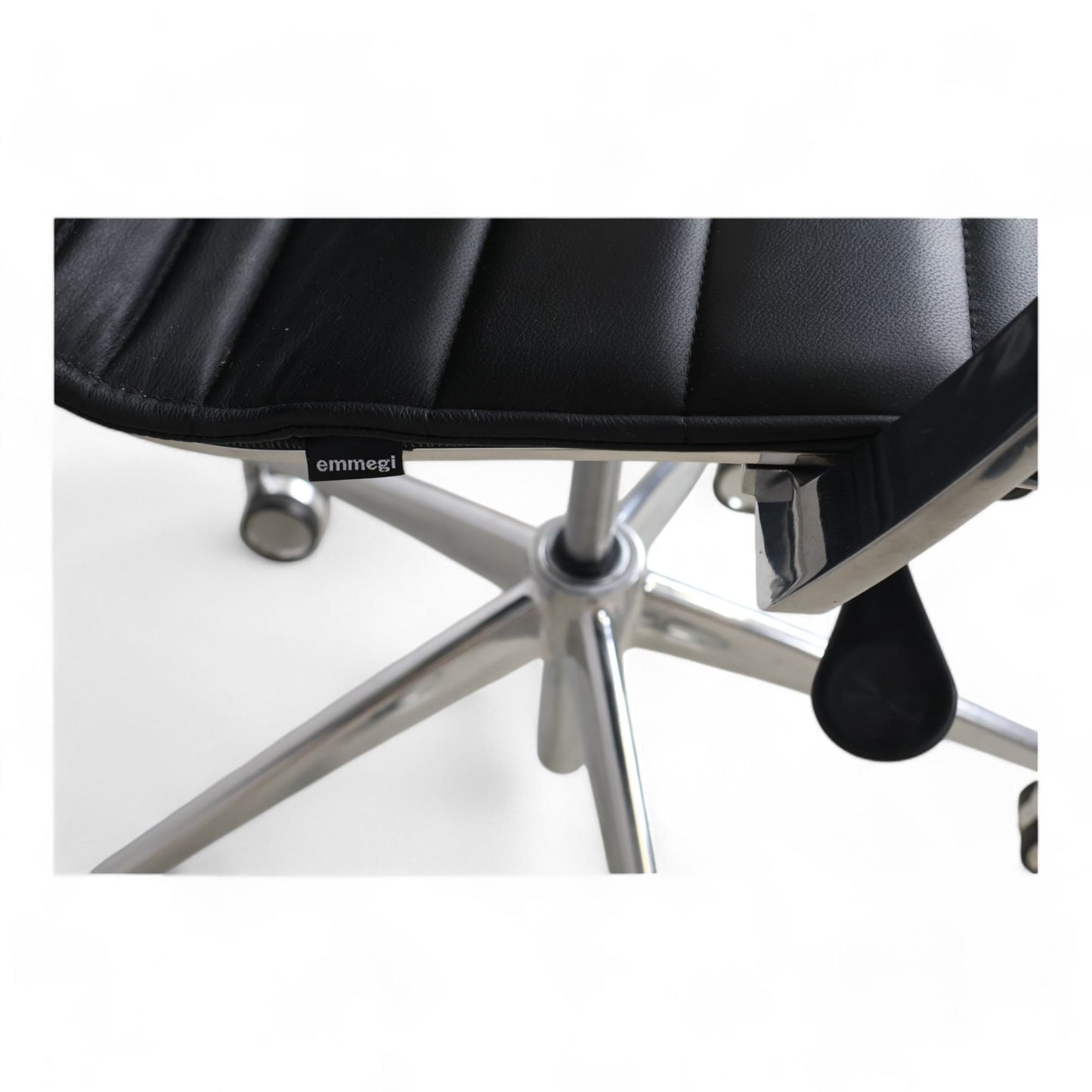 Emmegi kontorstol i skinn
