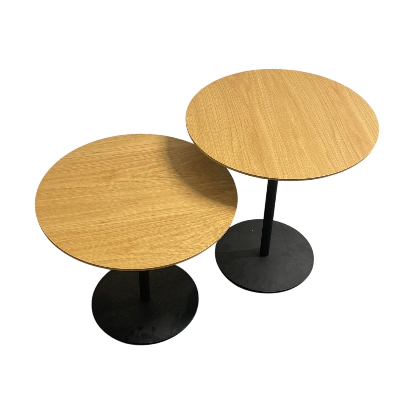 Elegante settbord i eik til loungeområdet