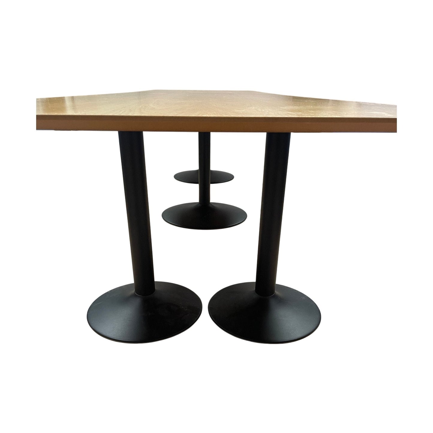 Møtebord i trefarge med trapesformet bordplate, sort understell, 360x120 cm