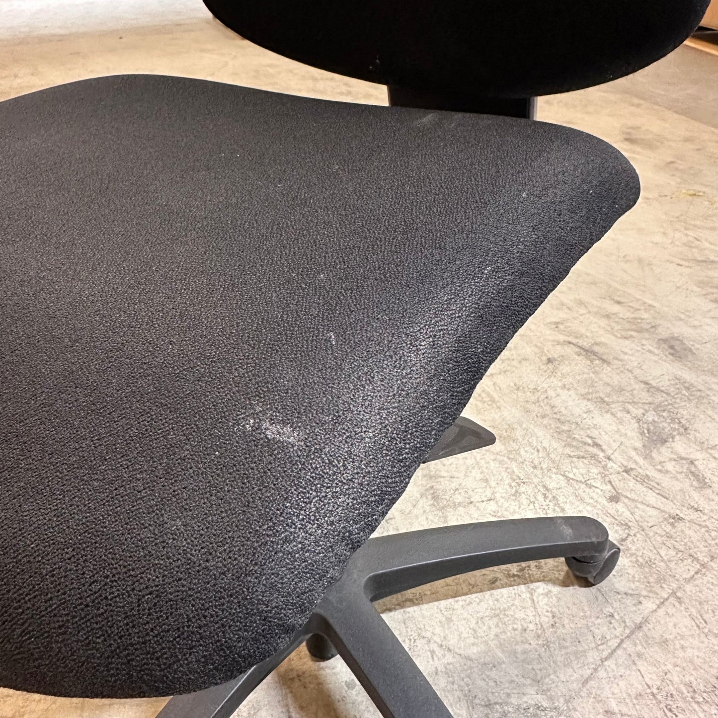 Ikon kontorstol fra Savo, sort stoff