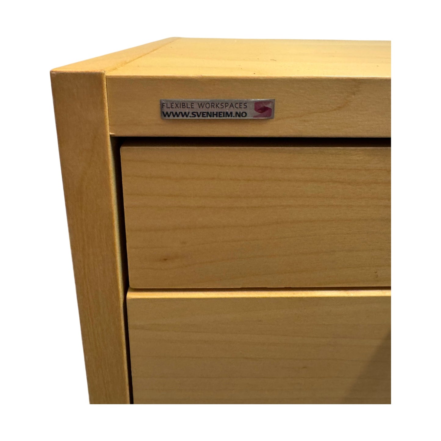 Svenheim reol til under pult m/ nøkkel