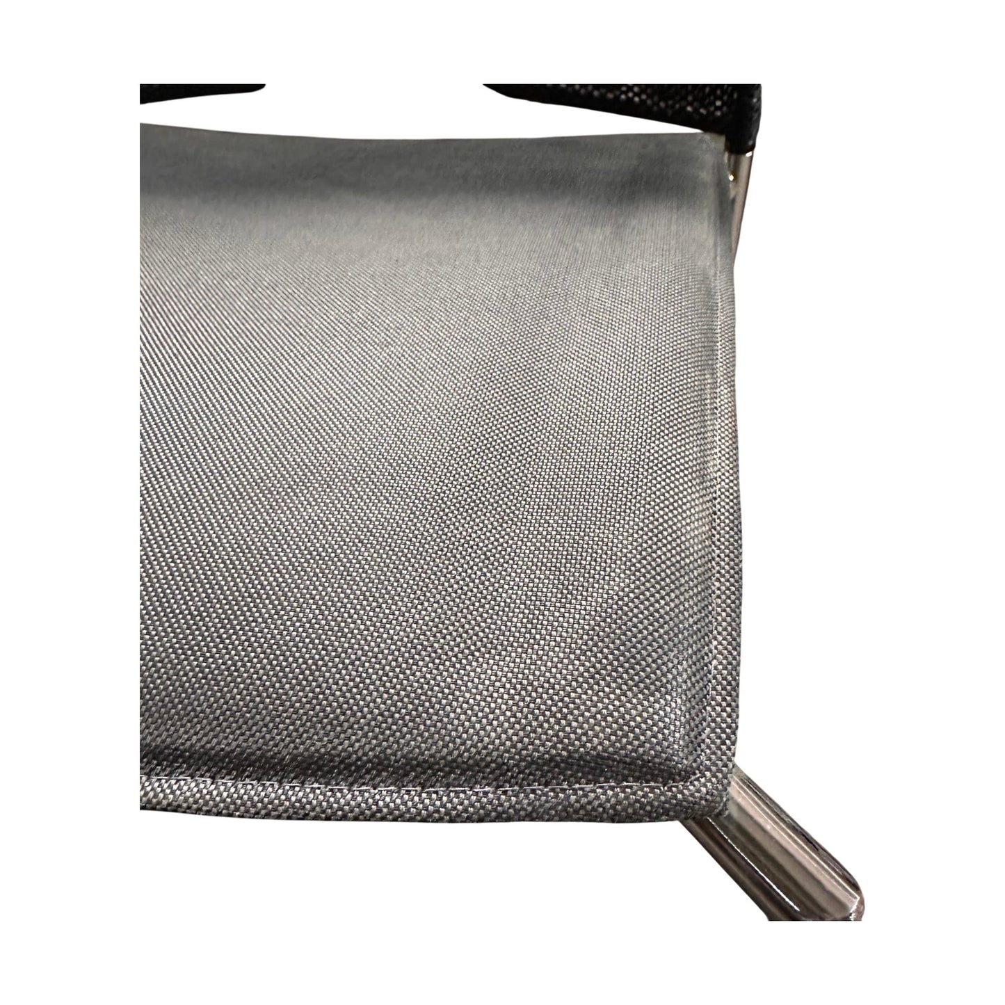 Grå møtestol m/ mesh rygg