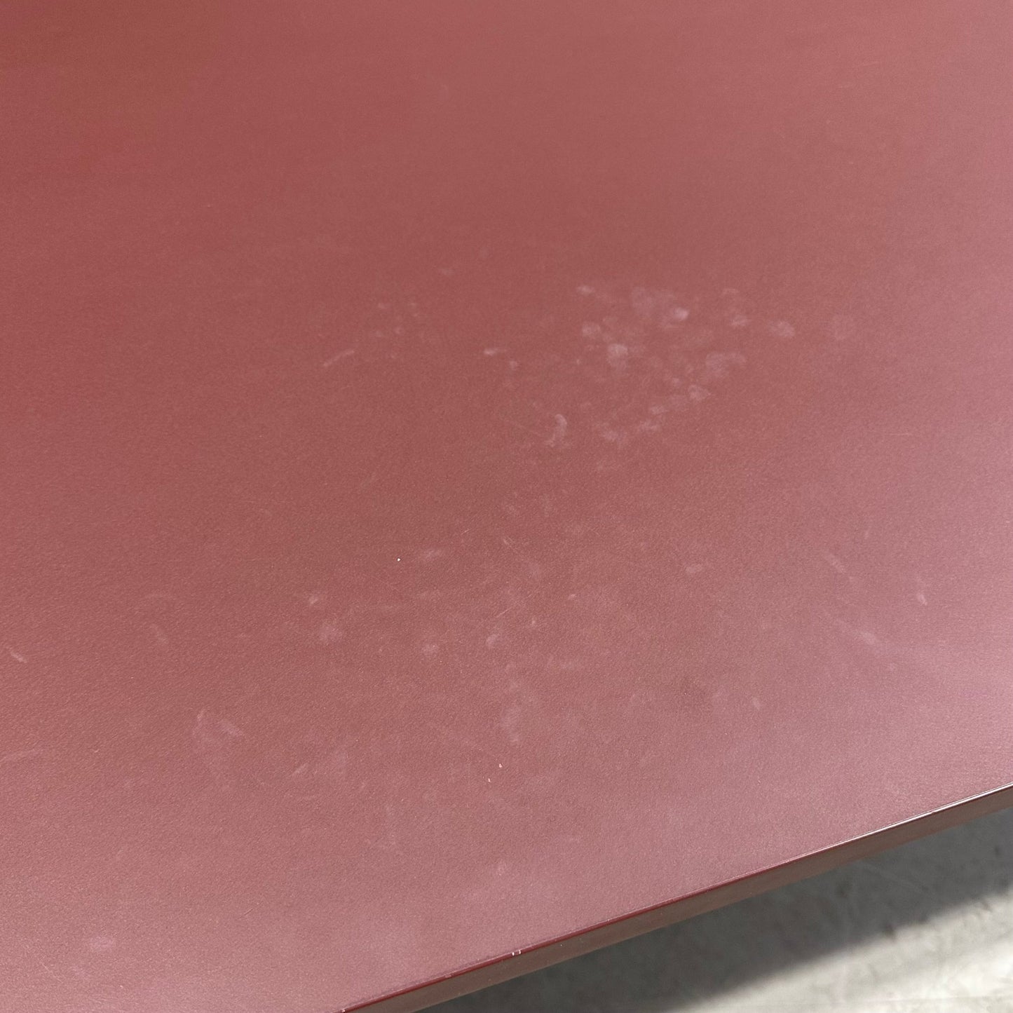 Elektrisk hev/senk skrivebord fra Linak, rød, 140x70 cm