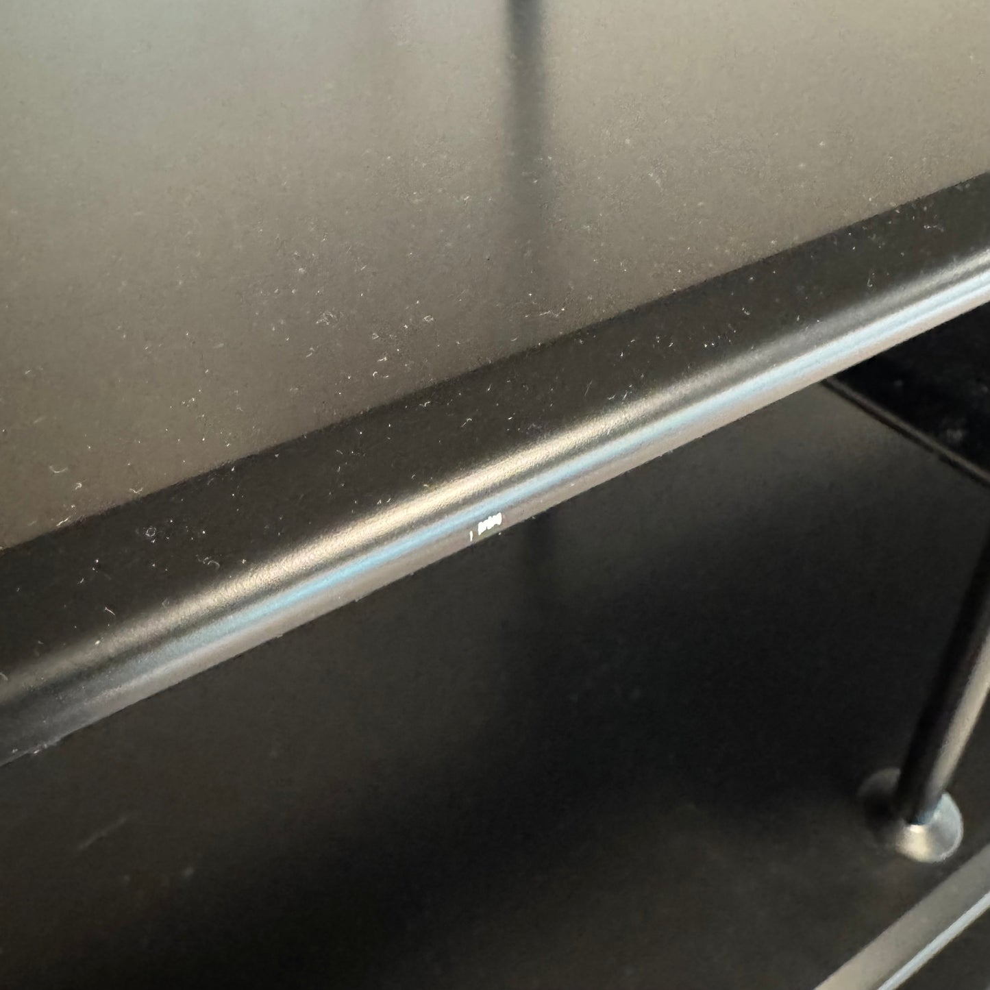 Helsort og praktisk hyllereol