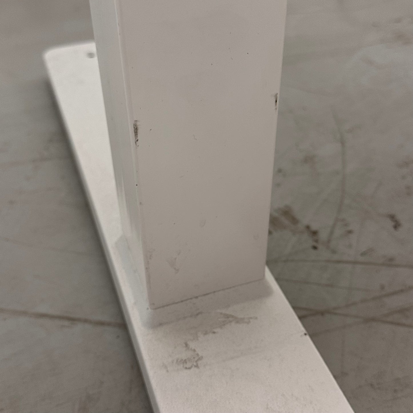 Elektrisk hev/senk skrivebord fra Kinnarps, hvit, 180x80 cm