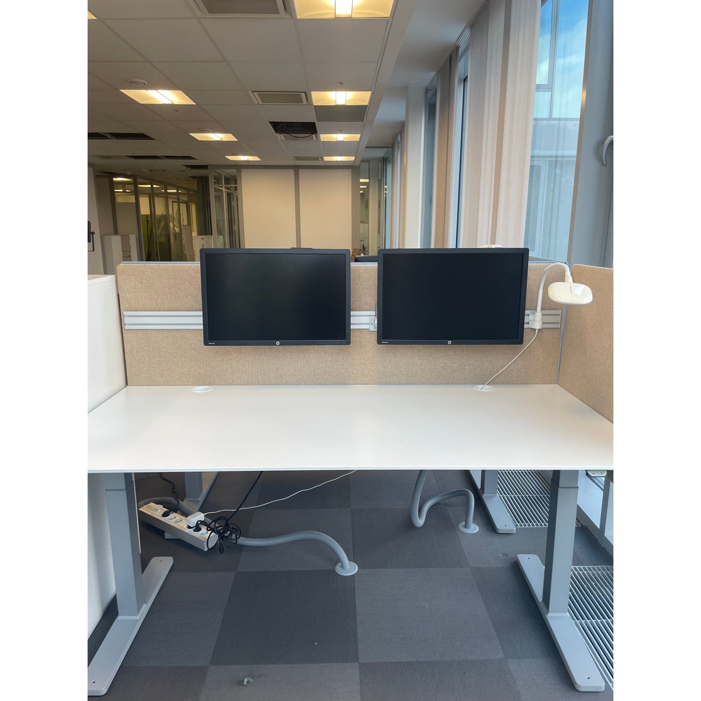 Skjermarm i grå aluminium – 40 cm