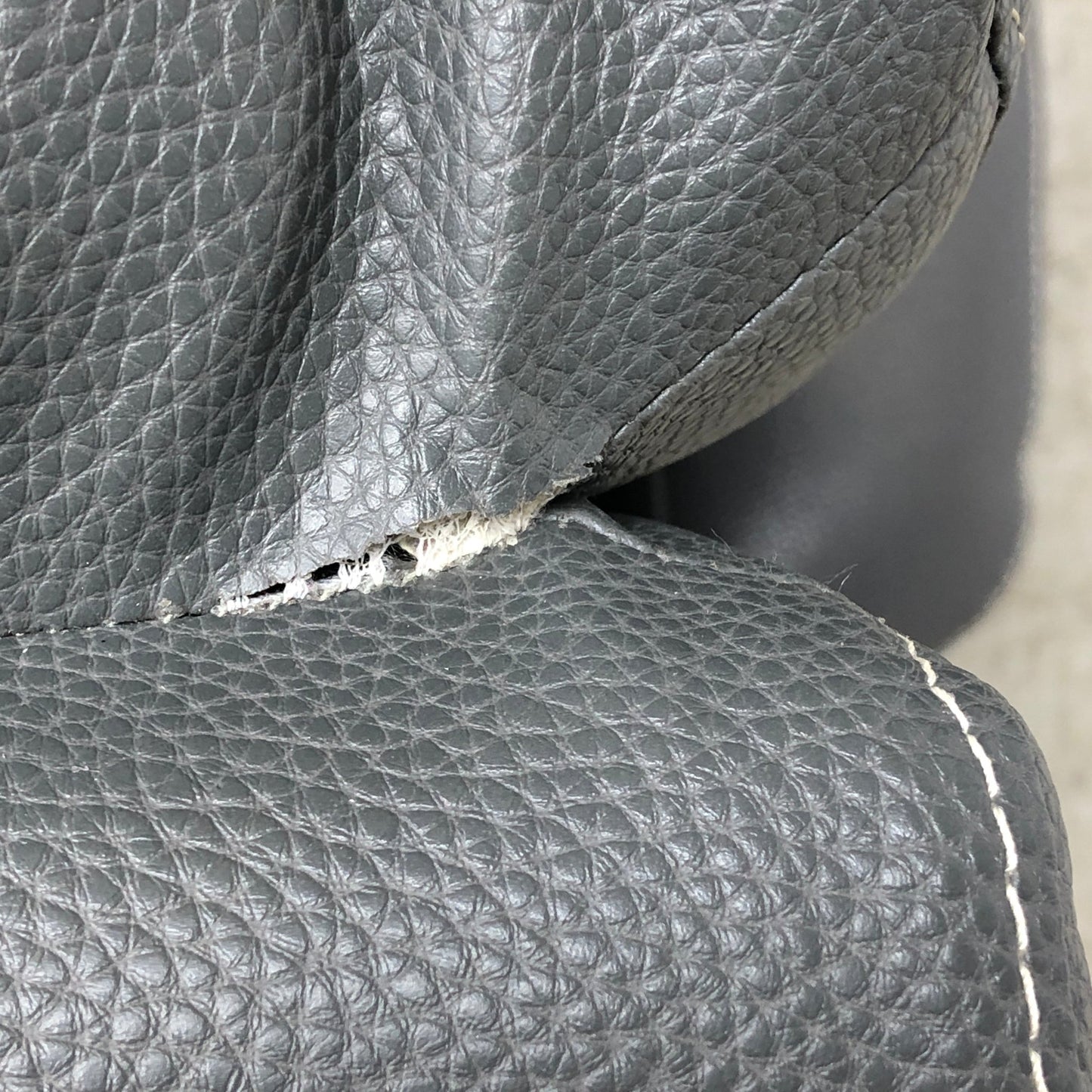 Recliner sofagruppe i grått skinn fra A-Møbler