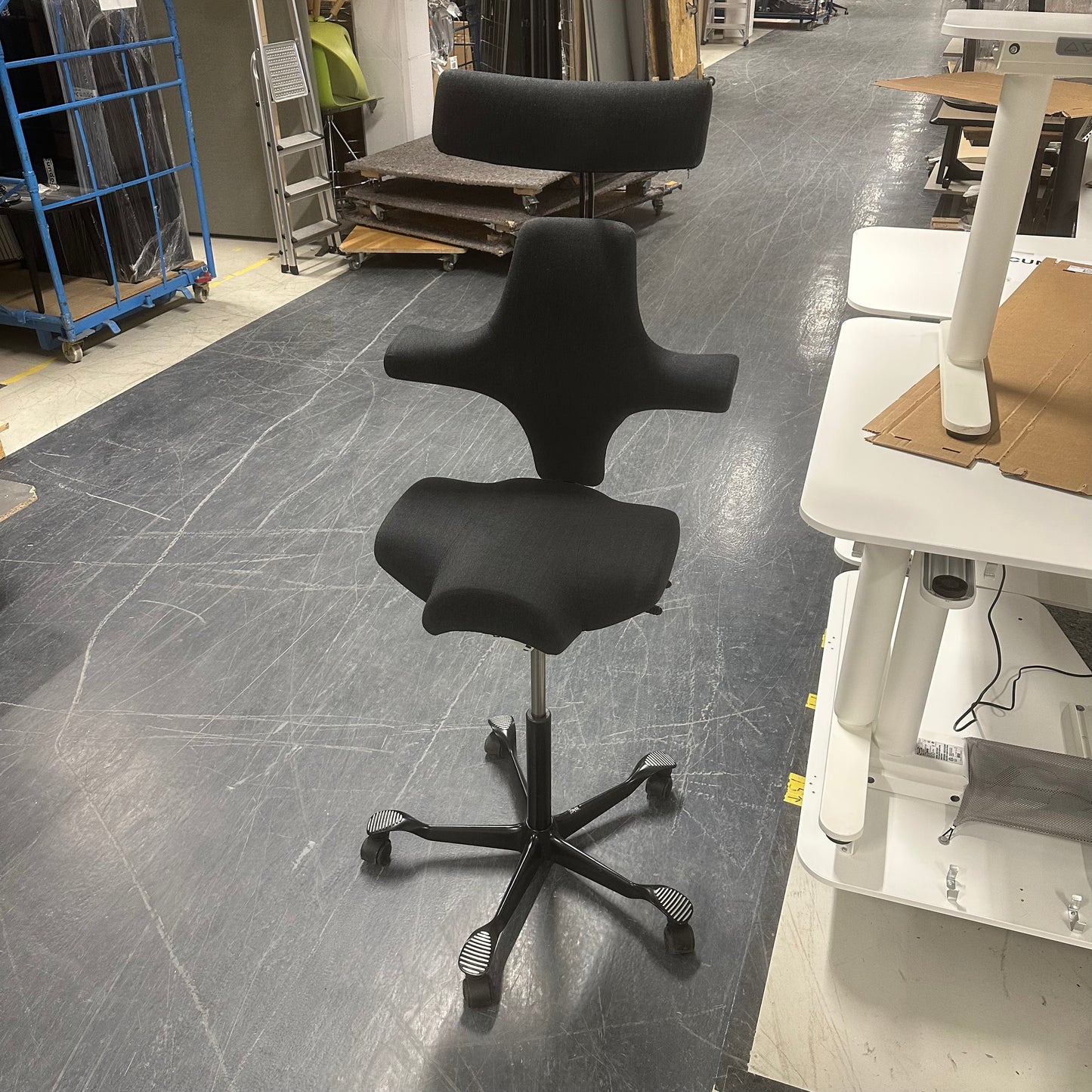 Capisco 8107 kontorstol fra HÅG i grå