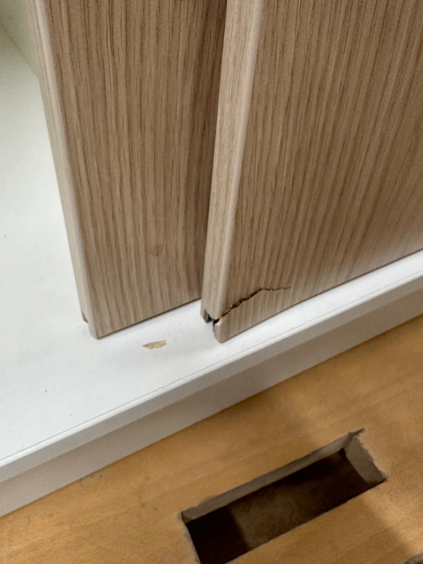 Cube skyvedørsskap, hvit eikefiner, 120x44x127