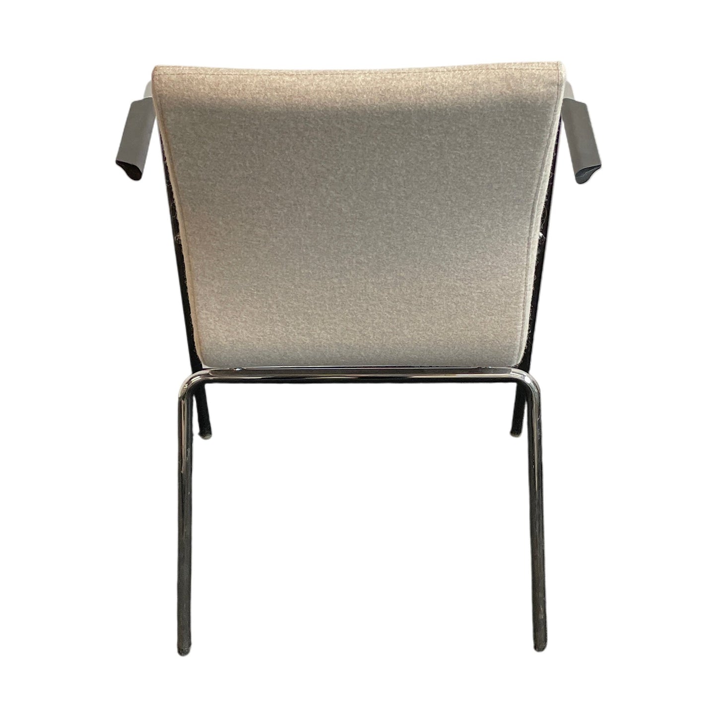 Sandfarget møteromsstol fra Skandiform, med armlener