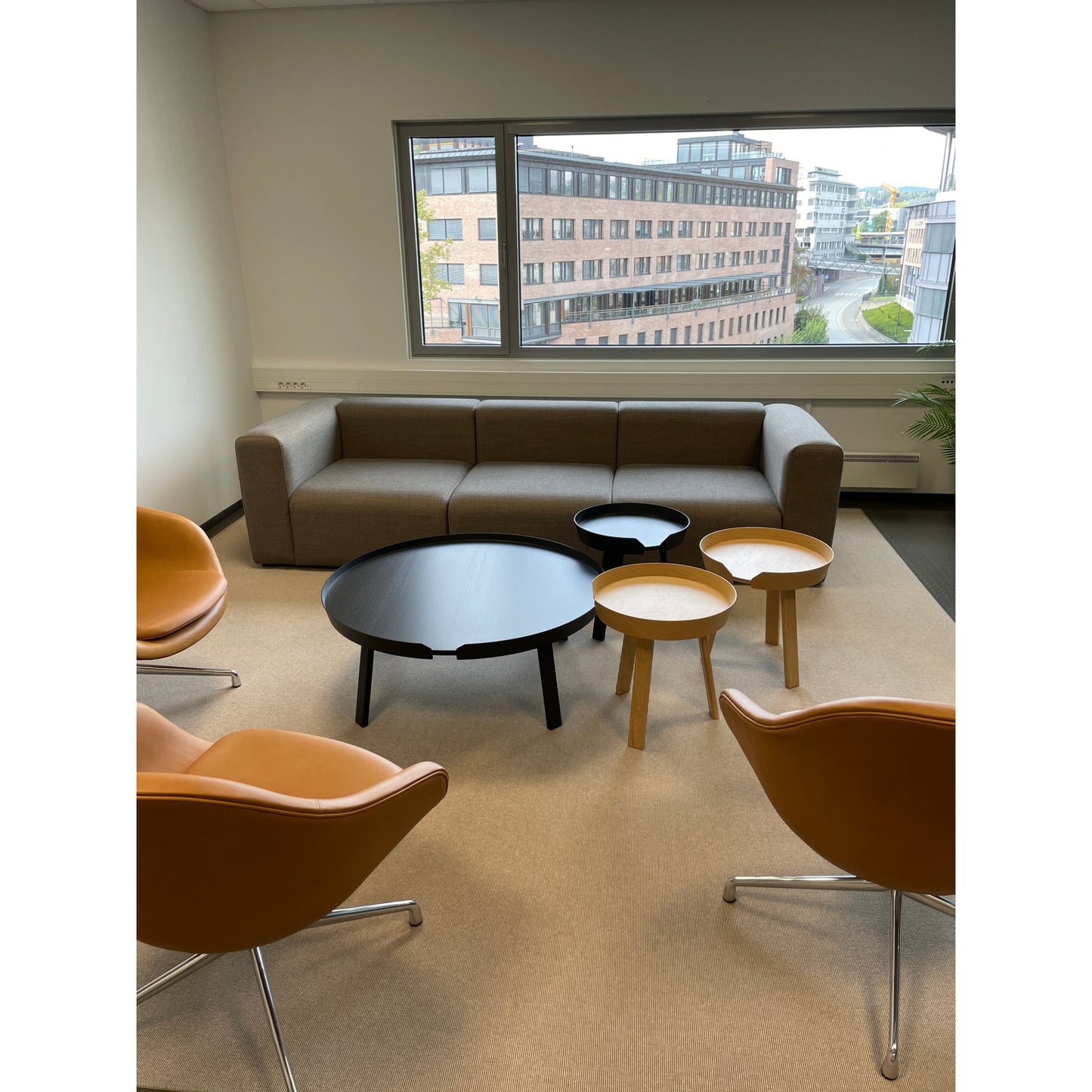 Around sofabord fra Muuto, heltre eik, Ø45 cm