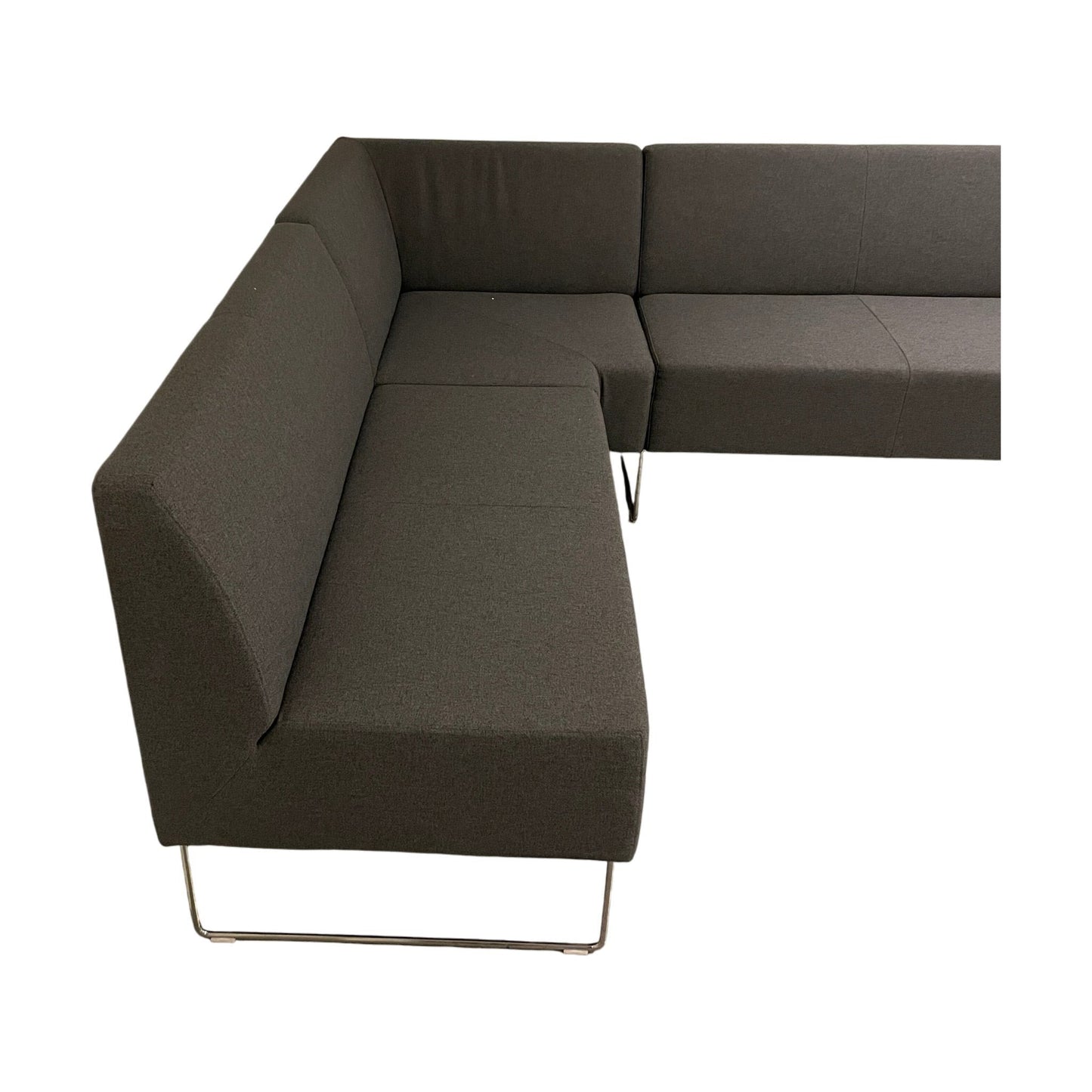 Pivot U-loungesofa fra VAD i mørk grå