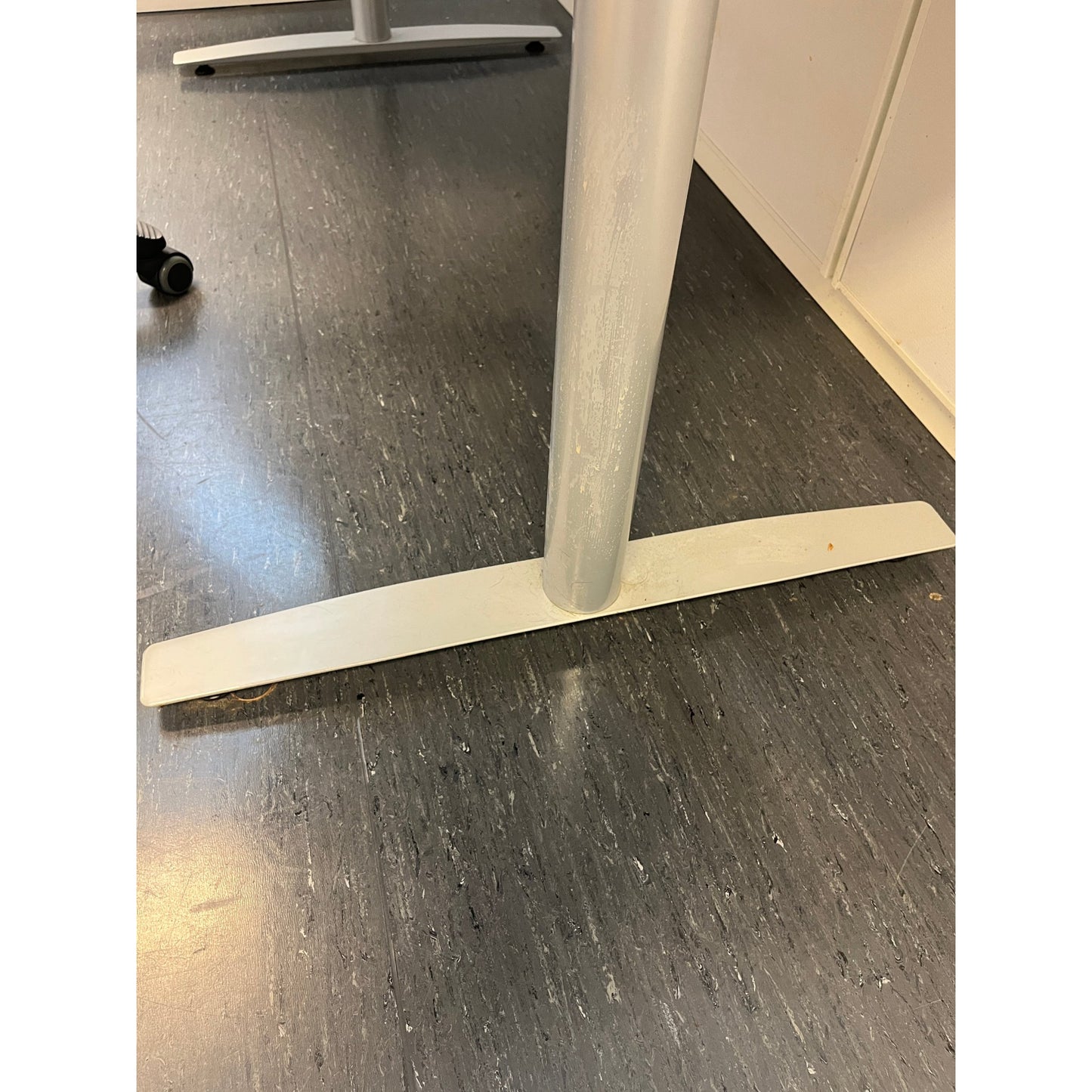 Elektrisk hev/senk skrivebord, hvit laminat, 200x80 cm