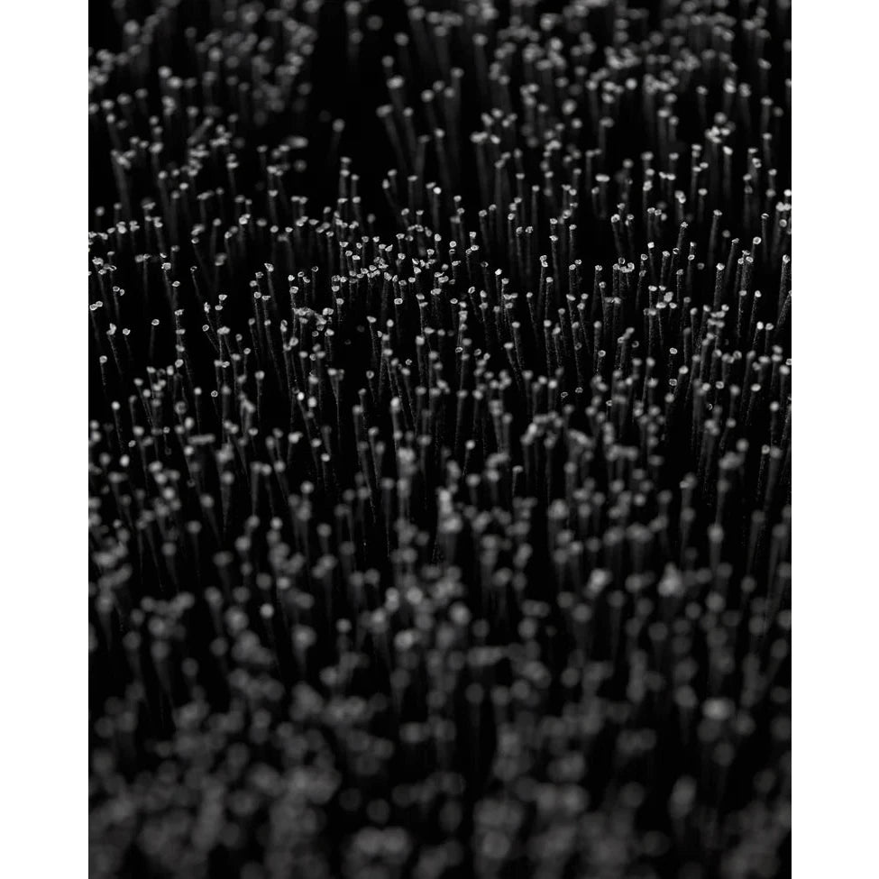 Mim kost, svart med svart bust