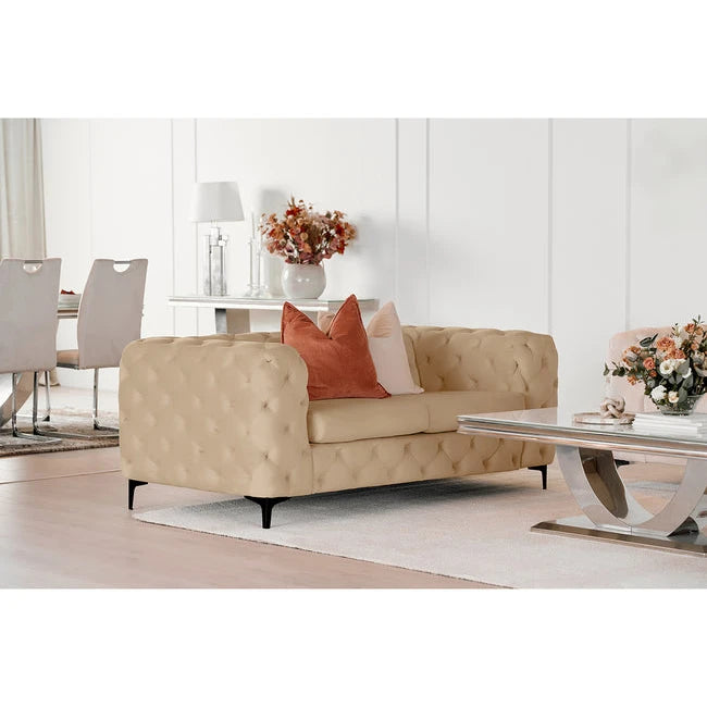 2-seter Bella sofa fra A-Møbler i beige