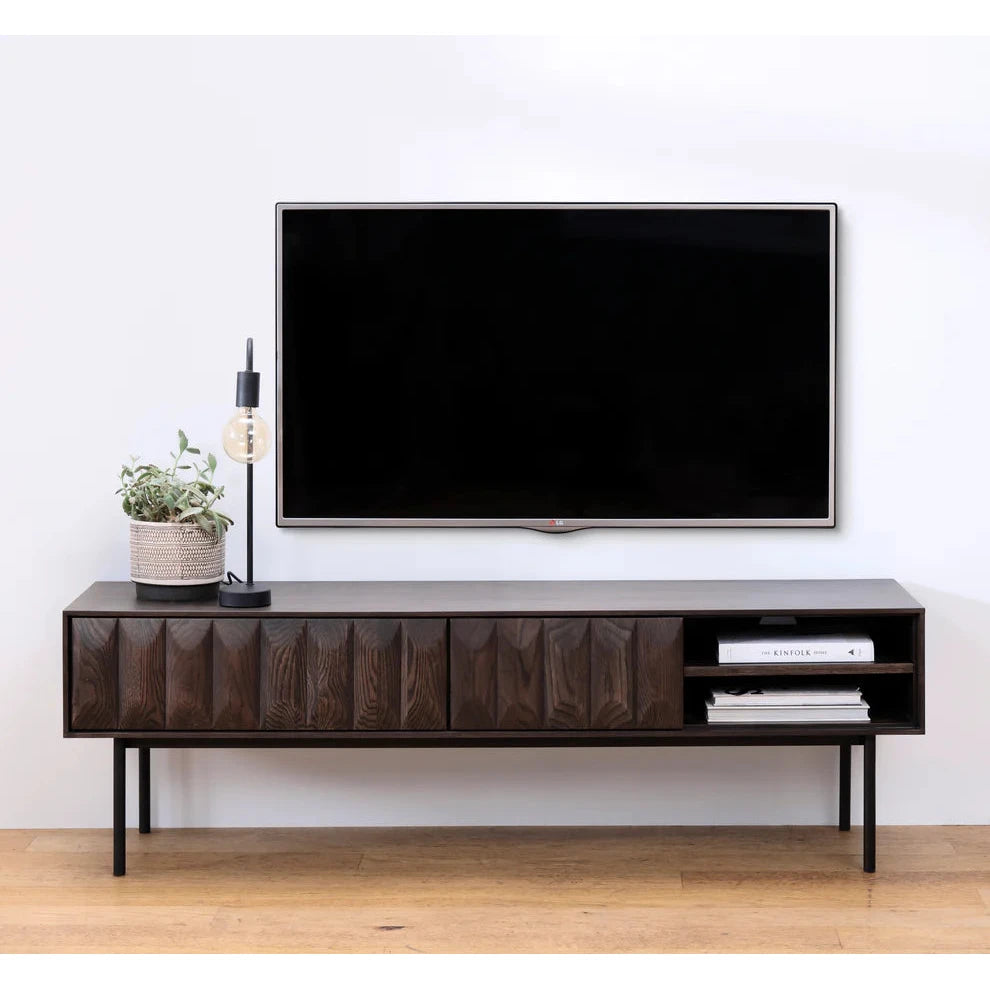Latina TV-benk fra A-Møbler, espresso eik, 160x41x50 cm