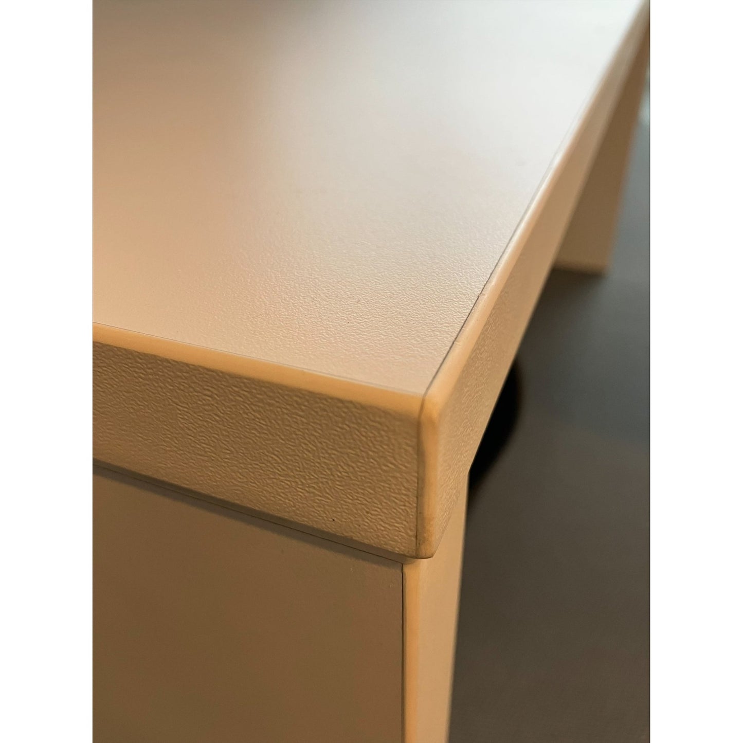 Komplett kontormodul med absorbent, skillevegg i frostet plexi