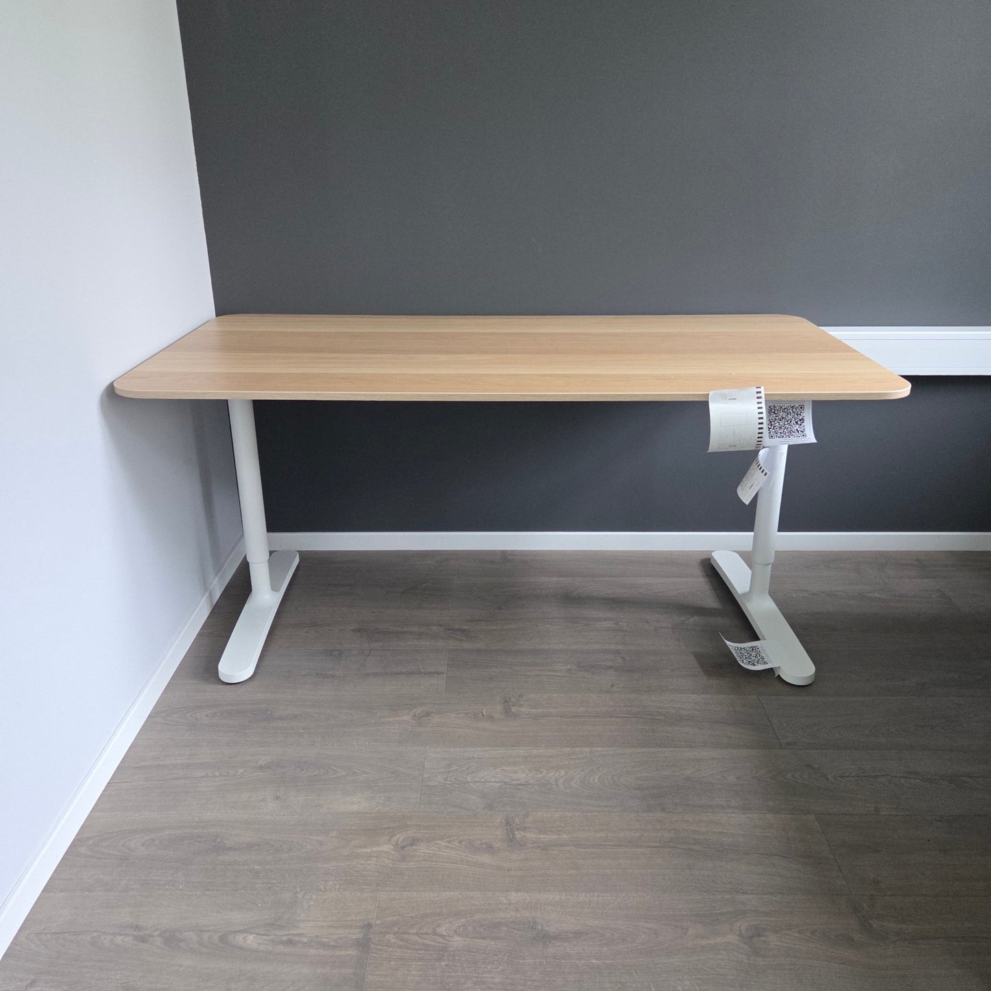 (160x80) IKEA Bekant skrivebord i lyst tre