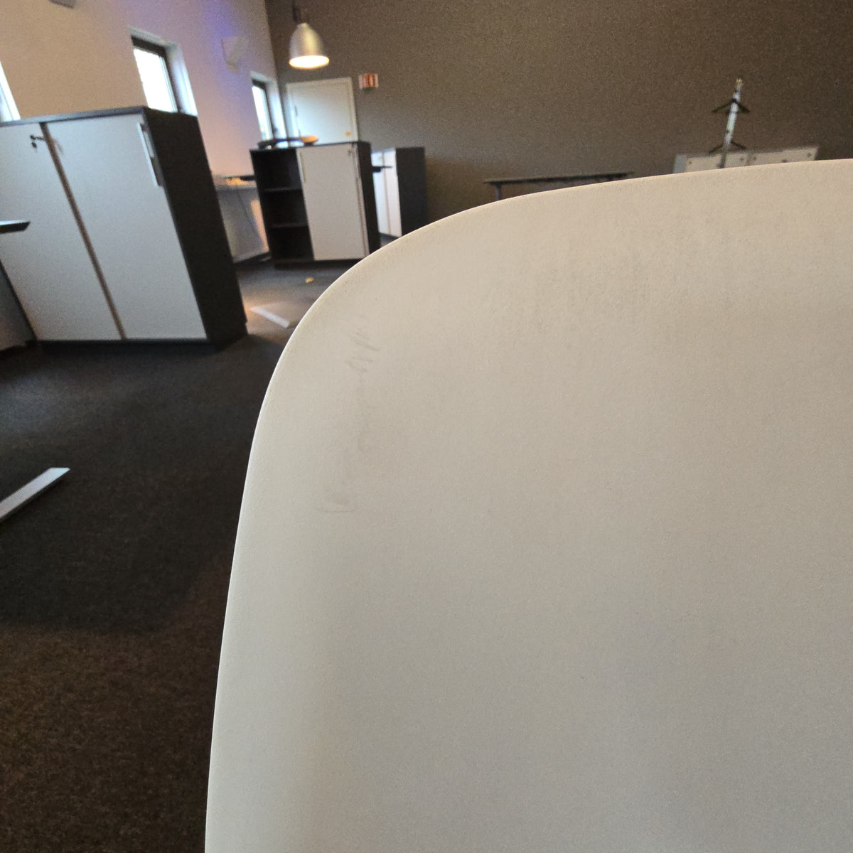Leifarne spisestol fra IKEA, plastskall med krombein