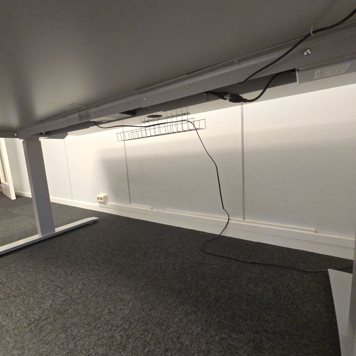 (180x90) IDT skrivebord i hvit, skinnbrett