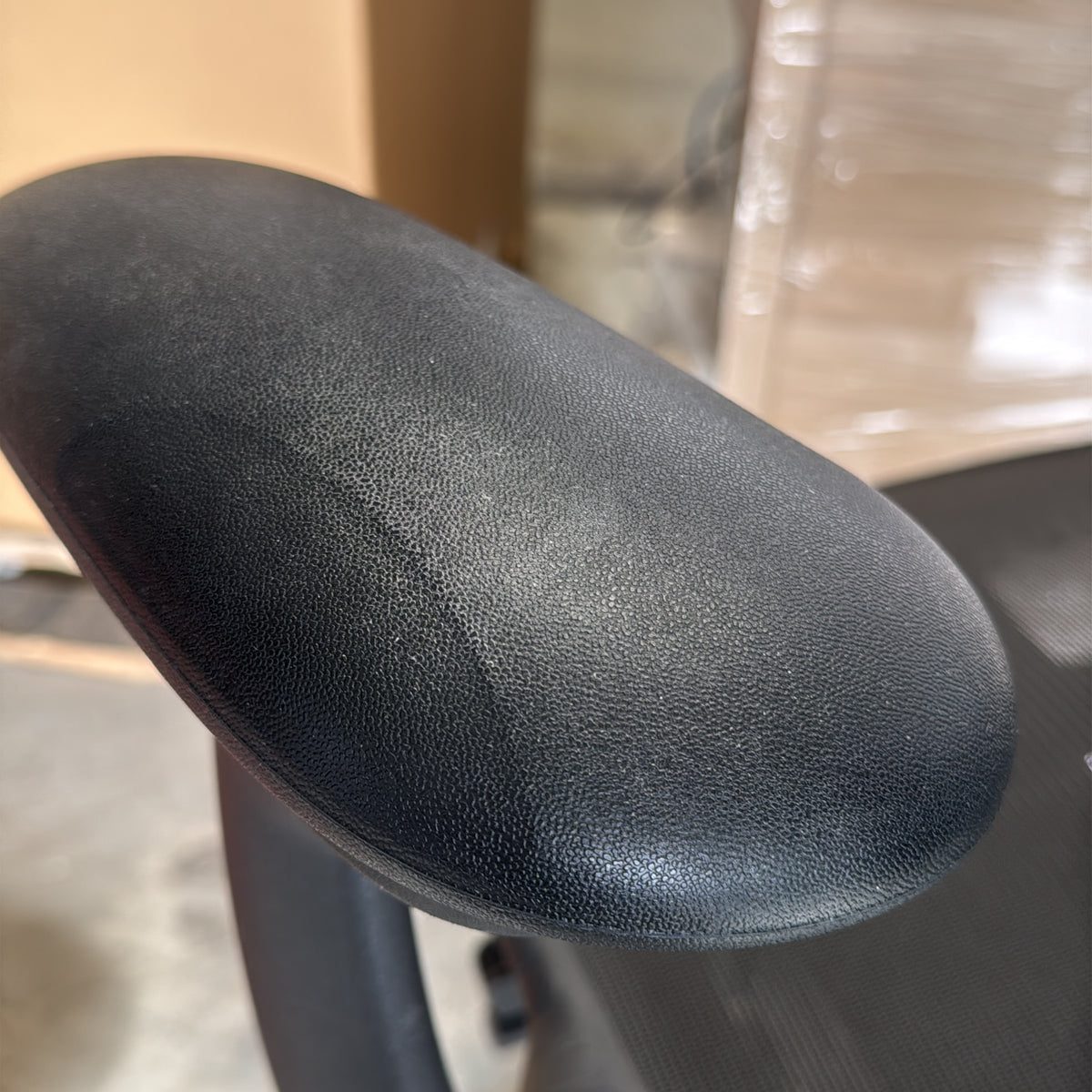 Mirra 2 kontorstol fra Herman Miller i svart, nettingrygg