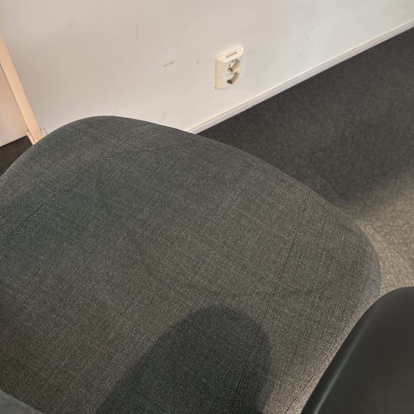 Mereo 220 kontorstol fra RH i grå