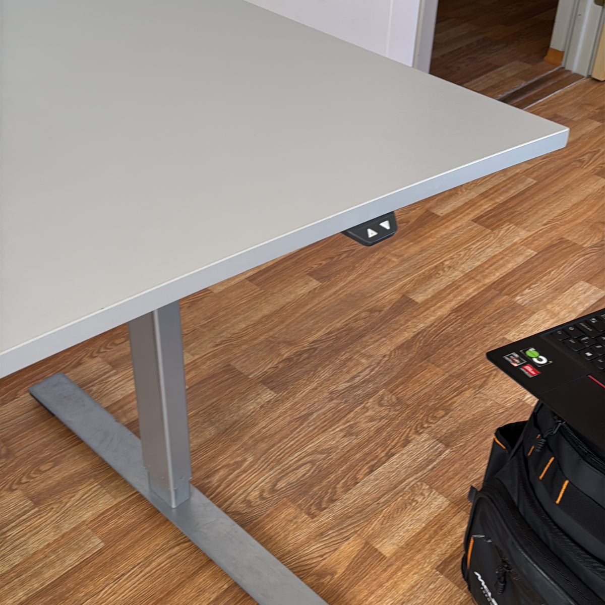 (180x80) Dencon skrivebord i grå, buet bordplate