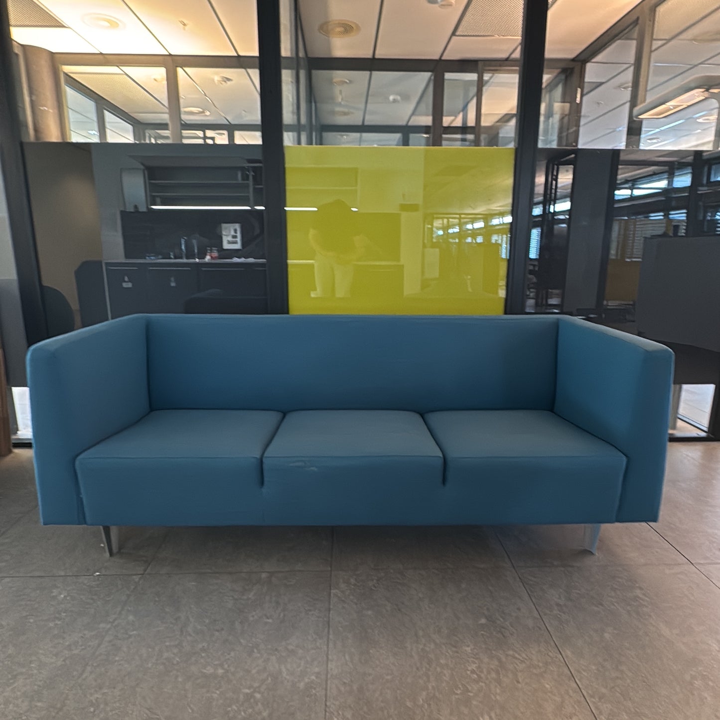 C.D. Sofa fra Inno i blå, stoff