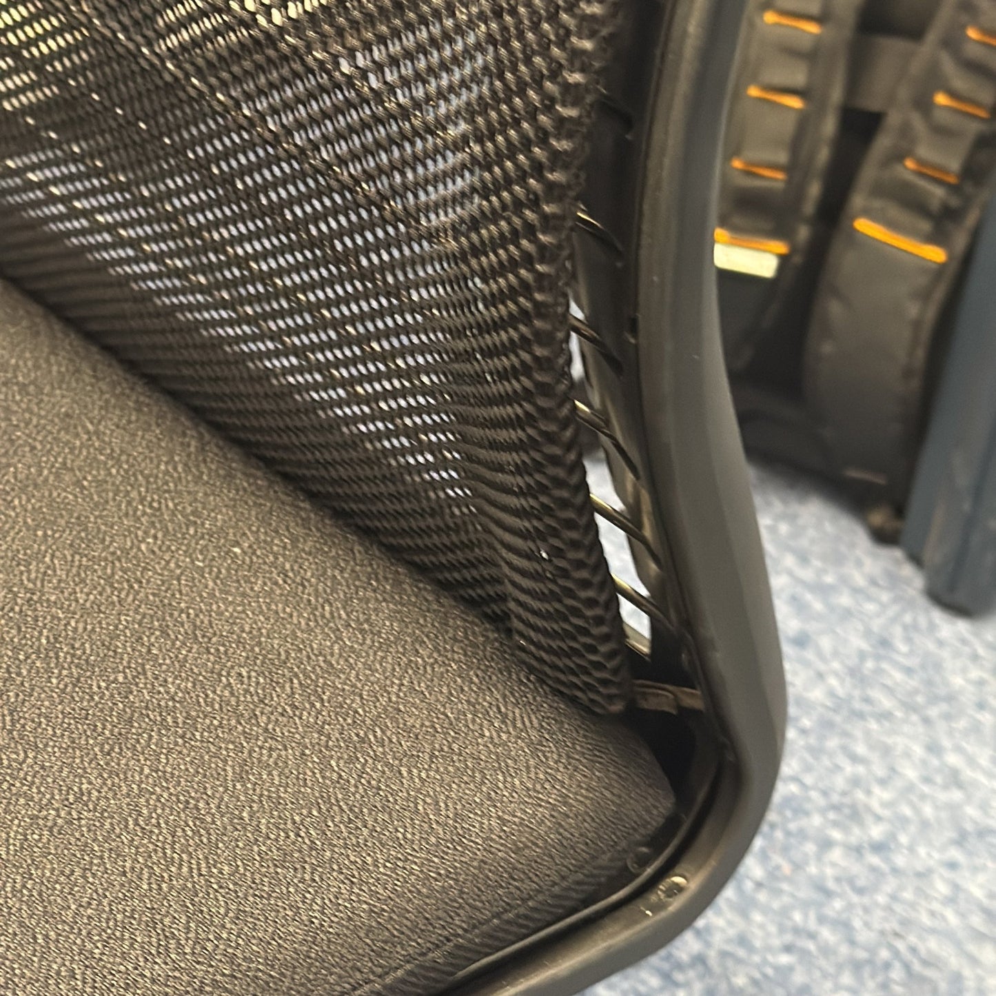 Think kontorstol fra Steelcase i svart