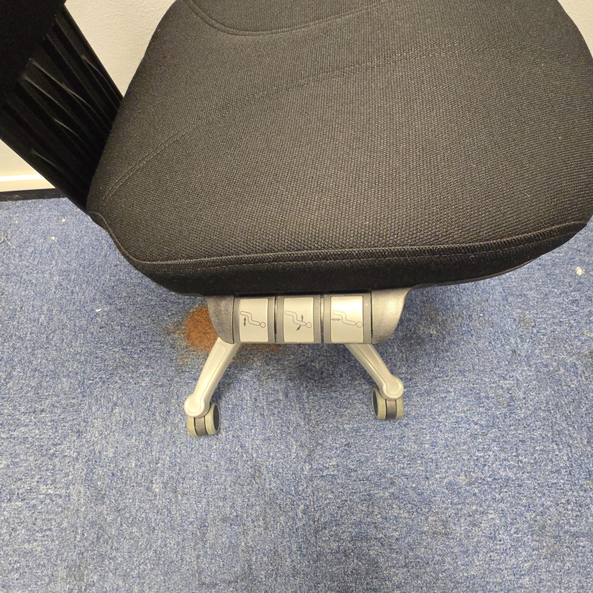 Logic 300/400 kontorstol fra RH i svart