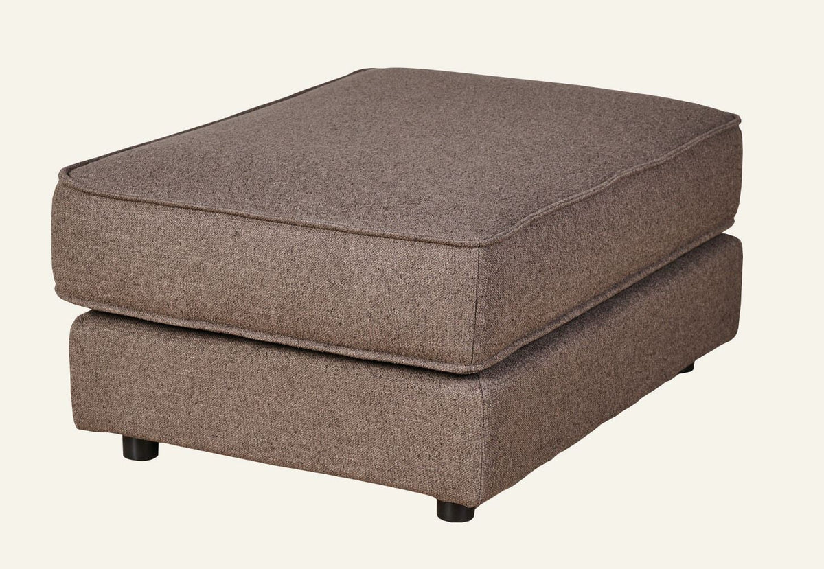 Olivia ottoman fra Forms & Objects i brun, stofftrekk