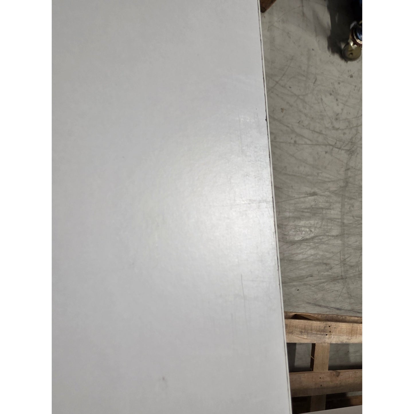 Skrivebord FLEXUS, innsynsskjerming, L1200 B800 H720 mm, hvit laminat