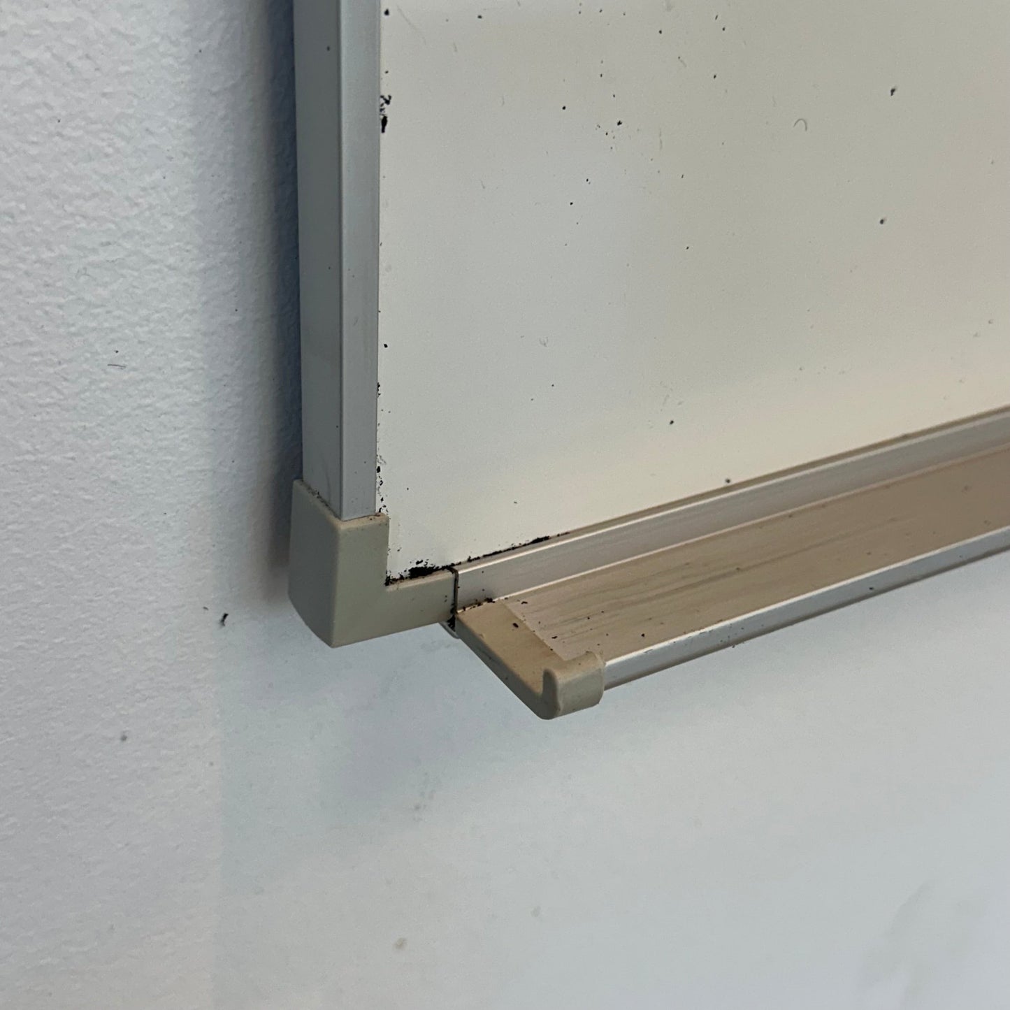 Vegghengt whiteboard, 140x120 cm