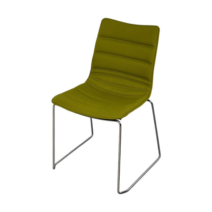 S10 møtestol fra Cube Design, grønn