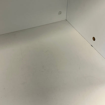 Hylle fra IKEA, hvit, med rullegardin