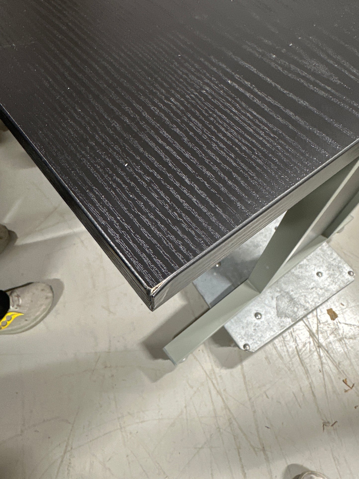 Helt nytt | Moderne svart skrivebord Prima med slitesterk overflate