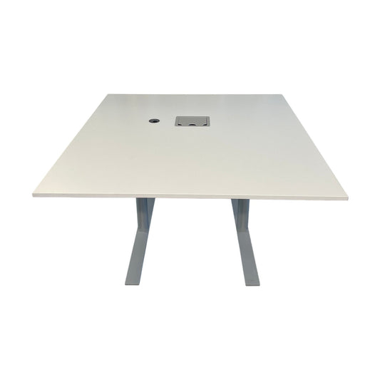 Kinnarps Oberon møtebord, hvit, 140x130 cm