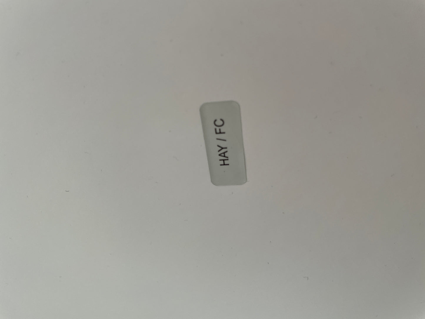 Loop Stand Round Table spisebord fra HAY, 105x75 cm, hvit laminat