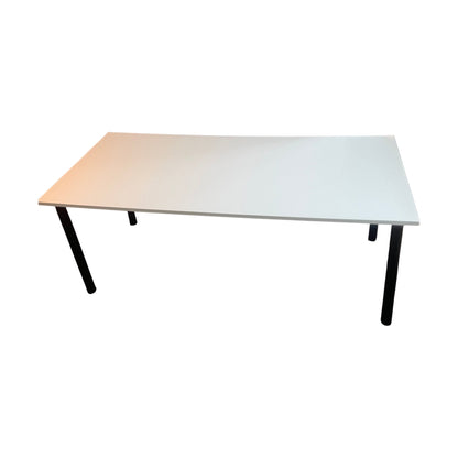 Skrivebord i hvit m/ sorte ben, 180cm