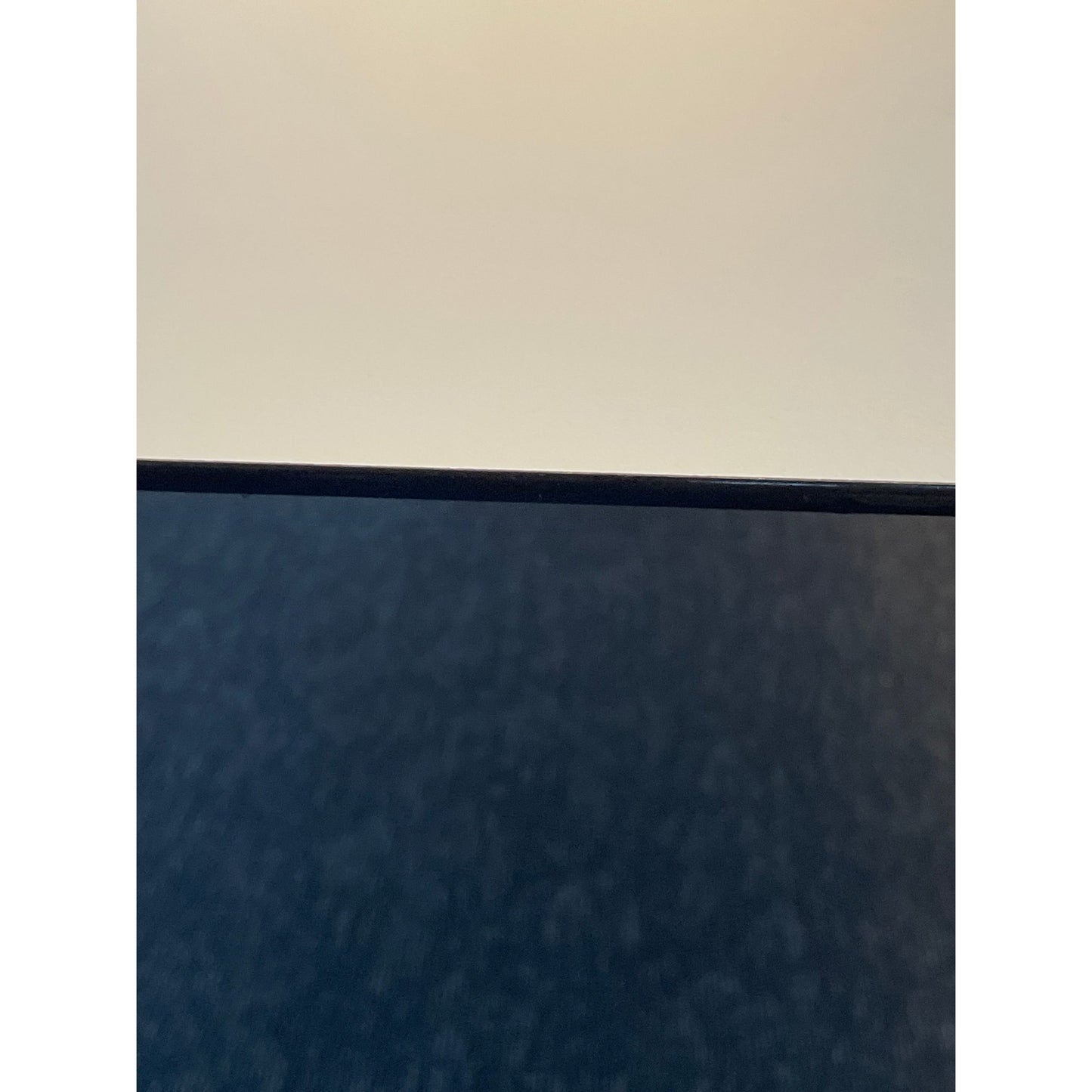 Hvitt møtebord med sort kant og krom ben, 250x110x74 cm